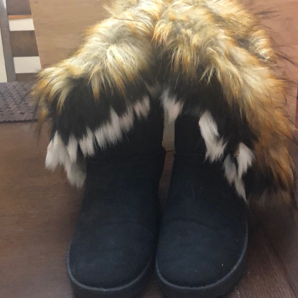 Black Boots W/ Faux Brown Fur On The Top And Side - Picture 1 of 3